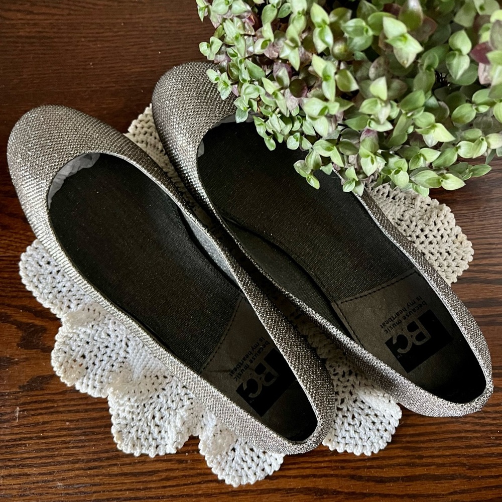 BC FOOTWEAR GLITTERY GOLD FLATS - Picture 7 of 7